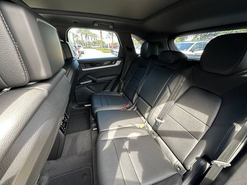 Used 2026 Porsche Cayenne E-Hybrid AWD/4WD image 40