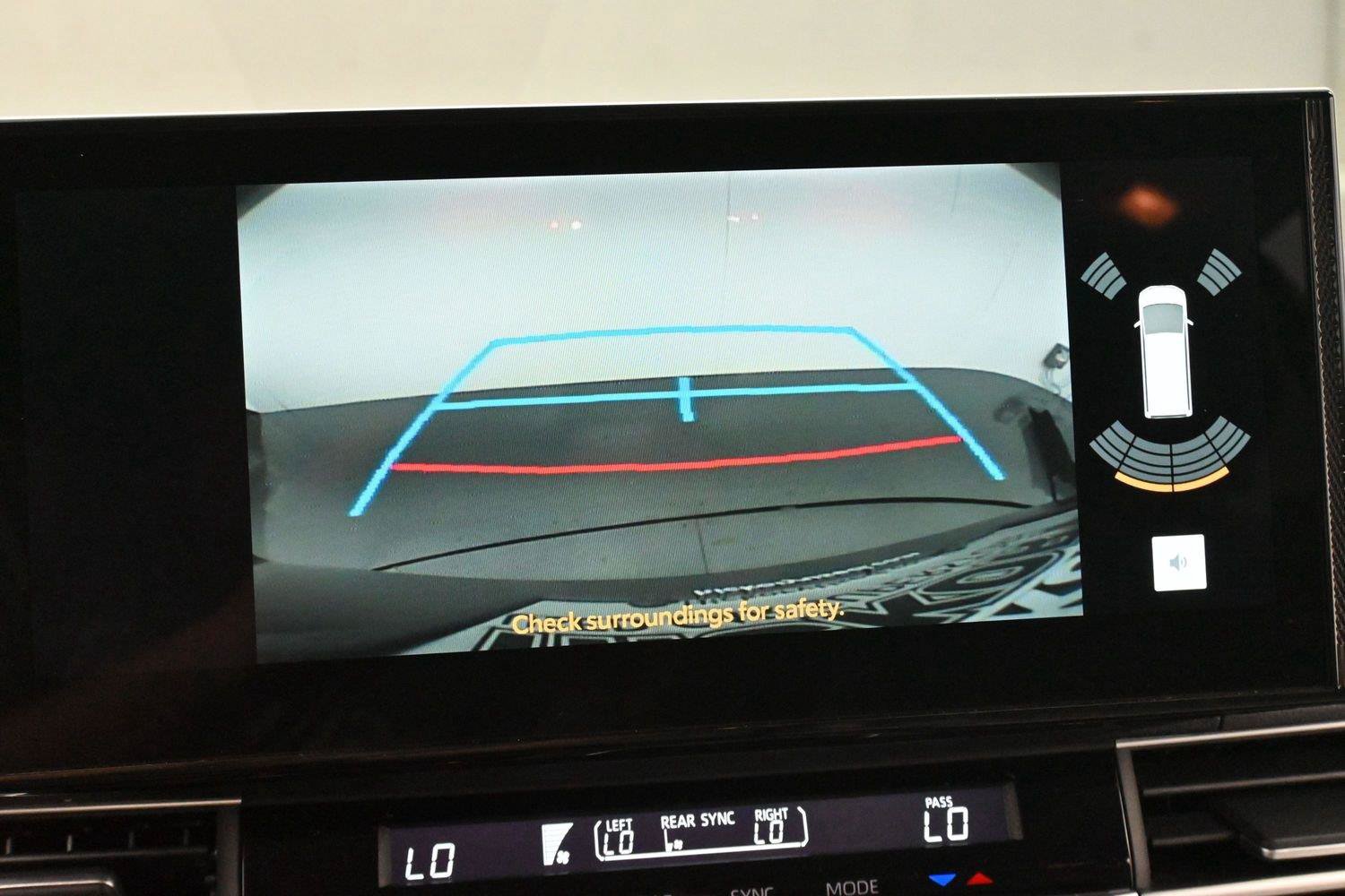 Used 2025 Toyota Sienna XLE FWD image 22