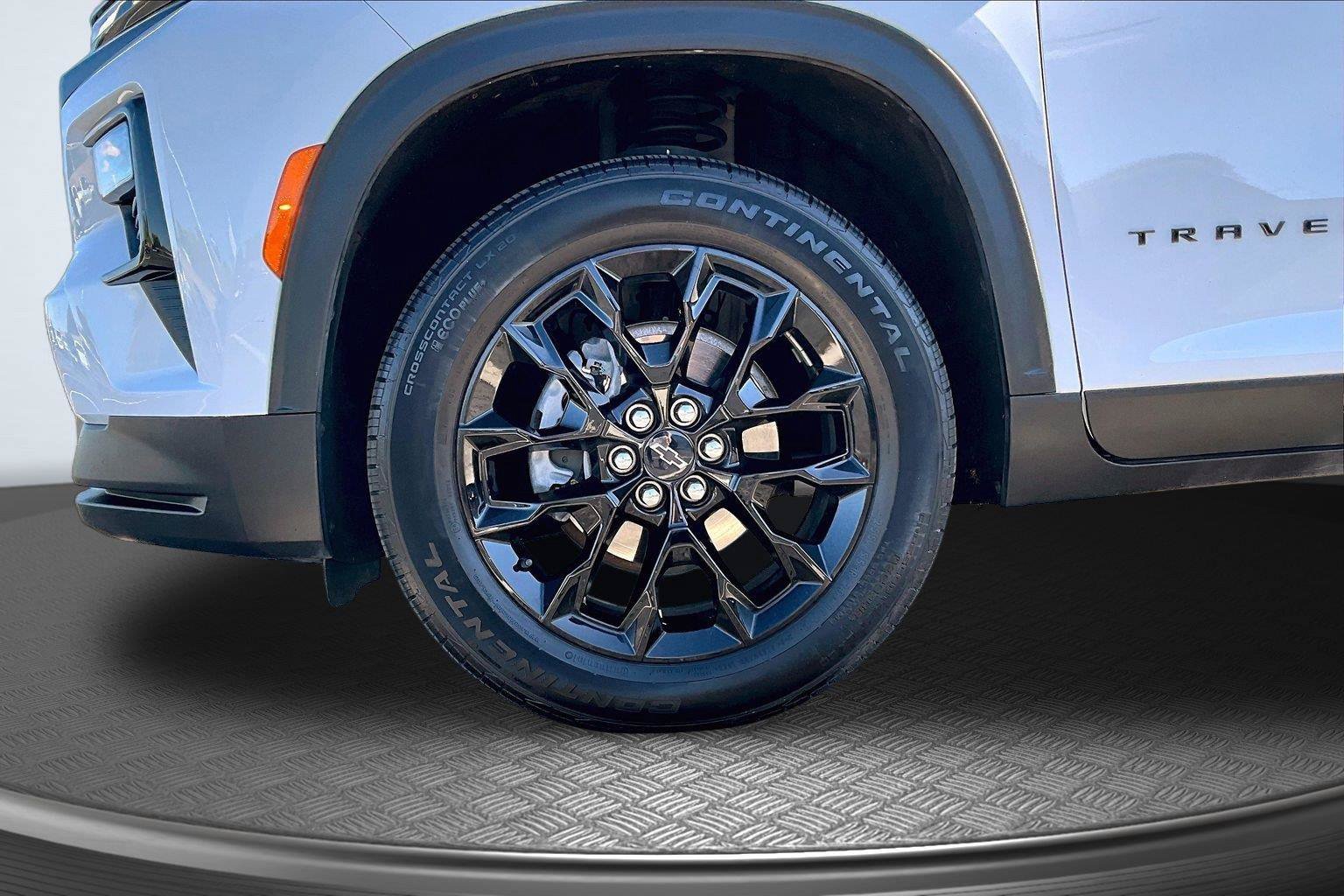 Used 2024 Chevrolet Traverse LT w/ Midnight/Sport Edition FWD image 10