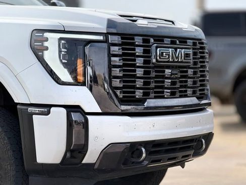Used 2024 GMC Sierra 2500 Denali Ultimate image 8