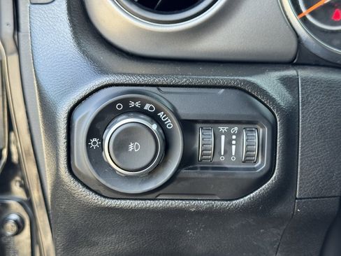 Used 2022 Jeep Wrangler Unlimited Sport image 21