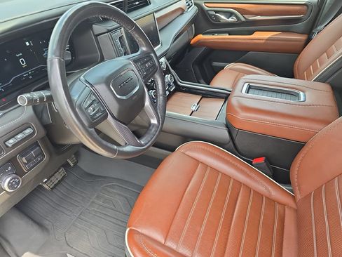 Used 2023 GMC Yukon Denali Ultimate AWD/4WD image 17