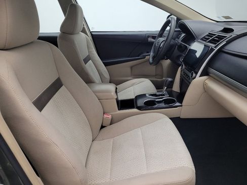 Used 2014 Toyota Camry L image 21