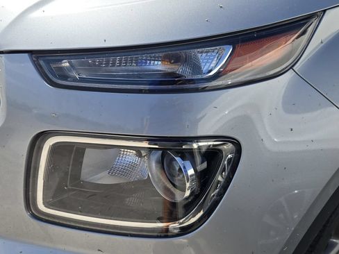 Used 2023 Hyundai Venue SEL FWD image 9