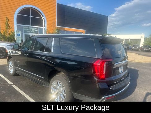 Used 2021 GMC Yukon XL SLT w/ SLT Luxury Plus Package AWD/4WD image 4