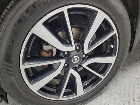 Used 2018 Nissan Rogue SL w/ Premium Package FWD image 31