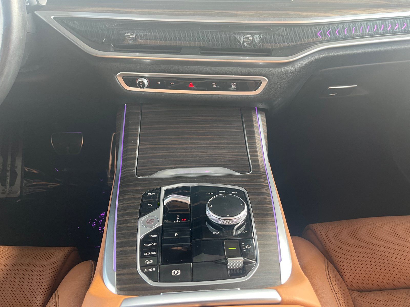 Used 2024 BMW X7 xDrive40i w/ M Sport Package AWD/4WD image 11
