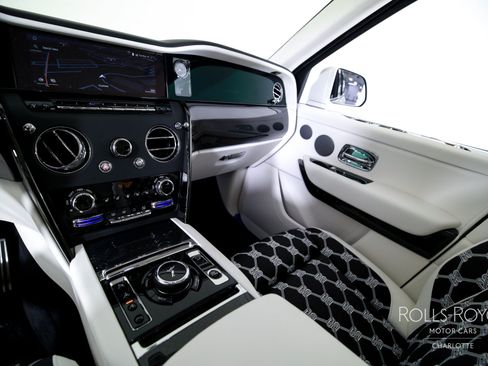 New 2026 Rolls-Royce Cullinan Black Badge AWD/4WD image 16