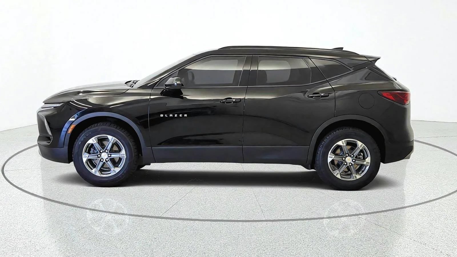 Used 2024 Chevrolet Blazer LT w/ Convenience Package FWD image 5