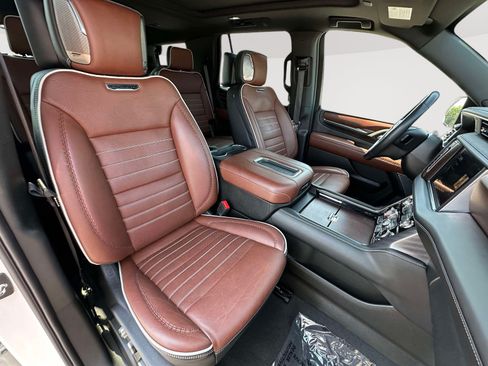 Used 2023 GMC Yukon Denali Ultimate w/ LPO, Floor Liner Package AWD/4WD image 27