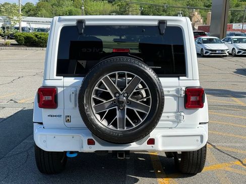 Used 2023 Jeep Wrangler Unlimited Sahara AWD/4WD image 5