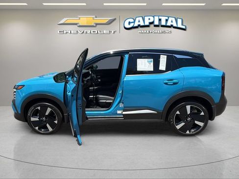Used 2025 Nissan Kicks SR FWD image 9