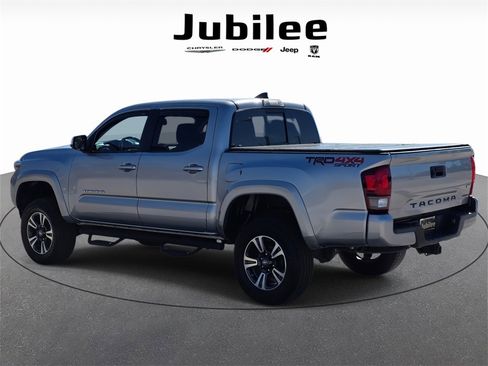 Used 2019 Toyota Tacoma TRD Sport image 4