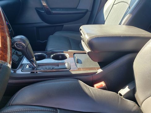 Used 2017 Chevrolet Traverse Premier image 27