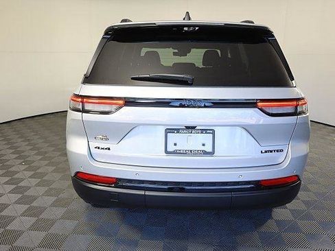 New 2025 Jeep Grand Cherokee Limited w/ Luxury Tech Group II AWD/4WD image 4