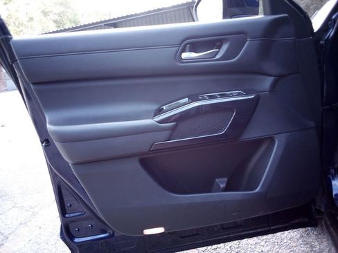 Used 2022 Nissan Pathfinder SV image 12