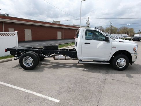 New 2024 RAM 3500 Tradesman AWD/4WD image 2