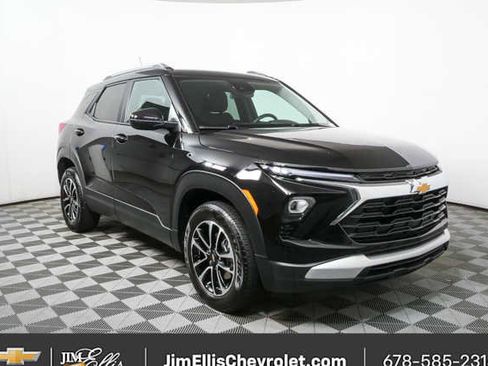 Used 2025 Chevrolet TrailBlazer LT image 1