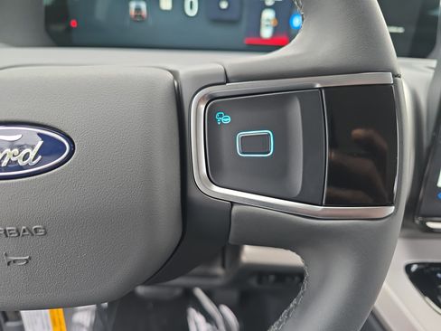 New 2025 Ford Expedition Active image 20