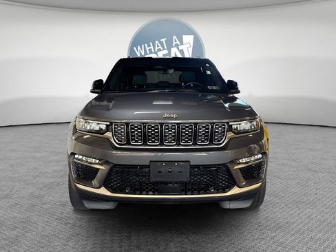 Used 2023 Jeep Grand Cherokee Summit AWD/4WD image 9