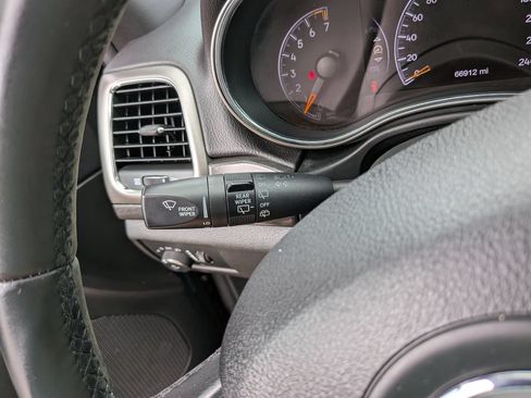 Used 2018 Jeep Grand Cherokee Laredo RWD image 32