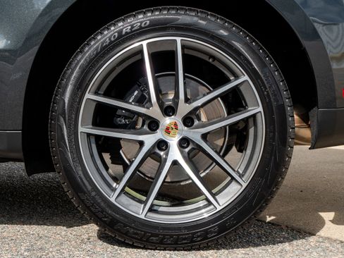 Certified 2025 Porsche Macan image 18