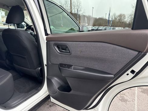 Used 2023 Nissan Rogue S image 23