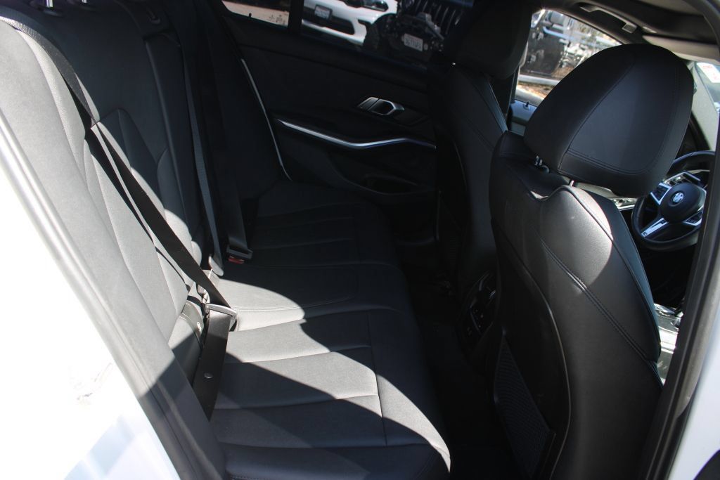 Used 2021 BMW 330i Sedan w/ M Sport Package RWD image 12