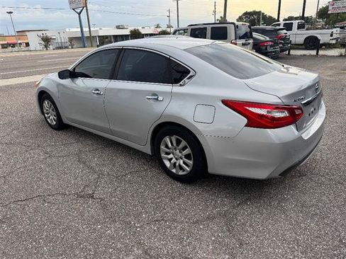 Used 2017 Nissan Altima 2.5 S w/ Power Driver Seat Package FWD image 2