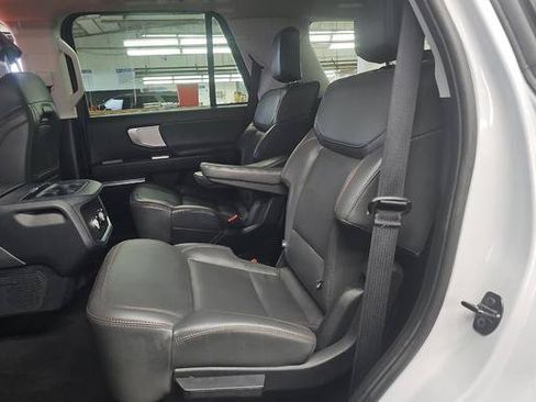 Used 2025 Ford Expedition Active AWD/4WD image 14