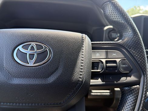 Certified 2024 Toyota Tacoma SR5 AWD/4WD image 11