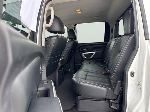 Used 2018 Nissan Titan PRO-4X image 16
