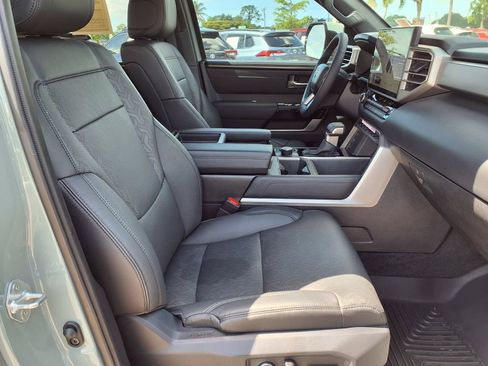 Used 2025 Toyota Tundra Limited AWD/4WD image 13