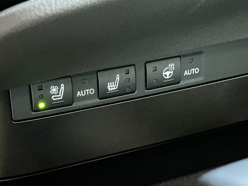 Used 2025 Lexus ES 350 w/ Accessory Package (Z2) image 19