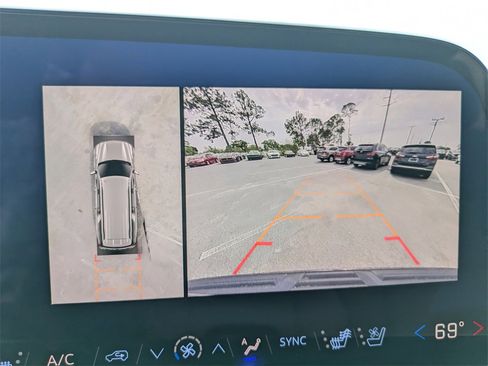 New 2025 Chevrolet Suburban Premier image 38