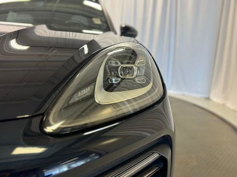 Certified 2023 Porsche Cayenne Platinum Edition image 47