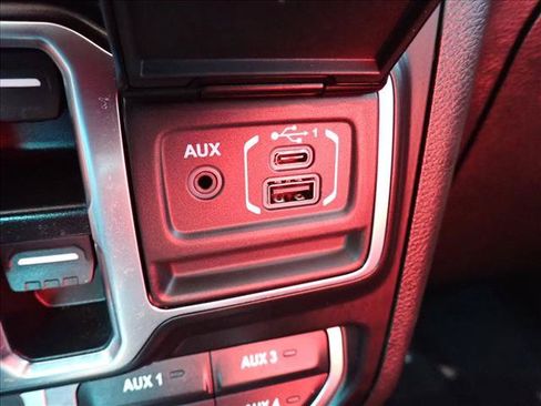 Used 2023 Jeep Wrangler Unlimited Rubicon w/ Cold Weather Group AWD/4WD image 18