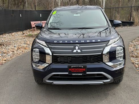 New 2026 Mitsubishi Outlander SE image 8