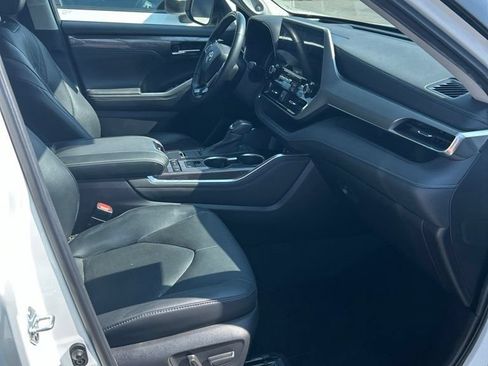 Used 2022 Toyota Highlander Platinum FWD image 10