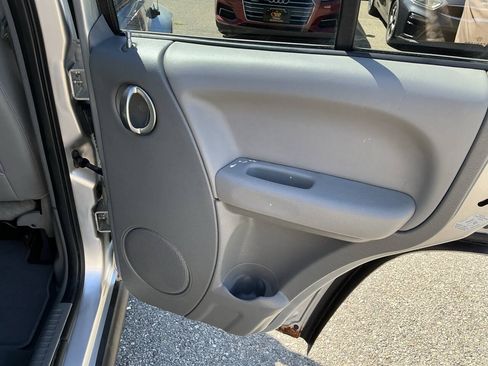 Used 2005 Jeep Liberty Limited AWD/4WD image 29