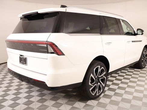 New 2026 Lincoln Navigator Black Label AWD/4WD image 23
