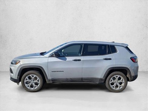 Used 2024 Jeep Compass Sport image 8