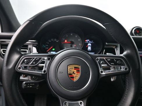 Used 2021 Porsche Macan S image 9