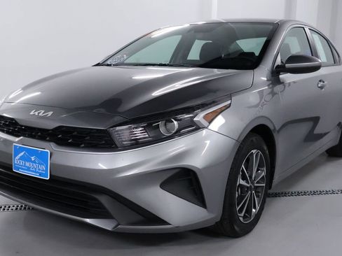 Used 2024 Kia Forte LXS image 3