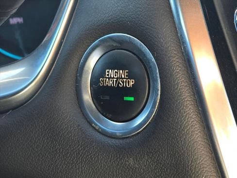 Used 2022 Chevrolet Traverse LT image 18