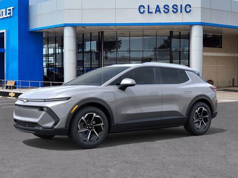 New 2026 Chevrolet Equinox EV LT image 2