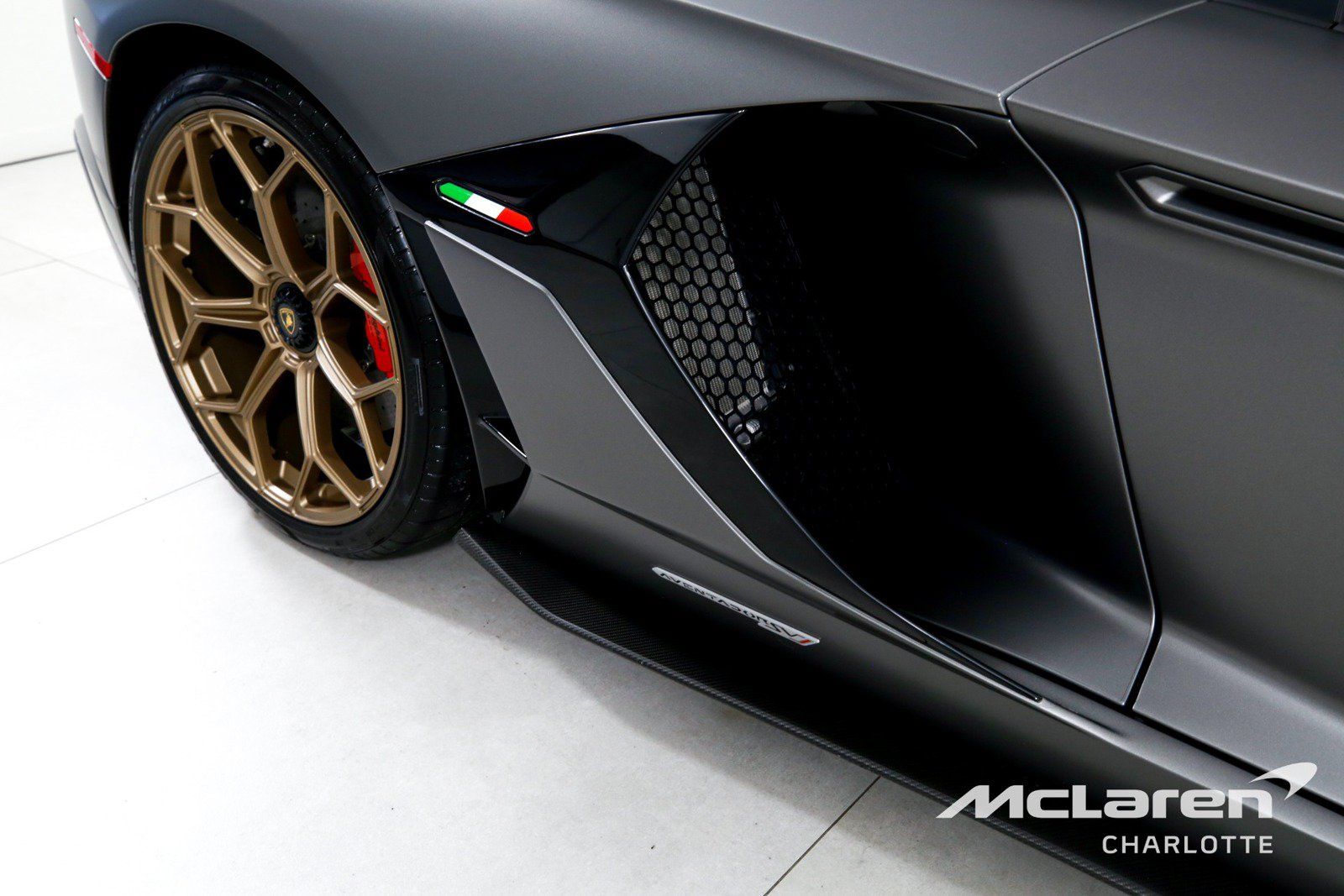 Used 2020 Lamborghini Aventador SVJ AWD/4WD image 37