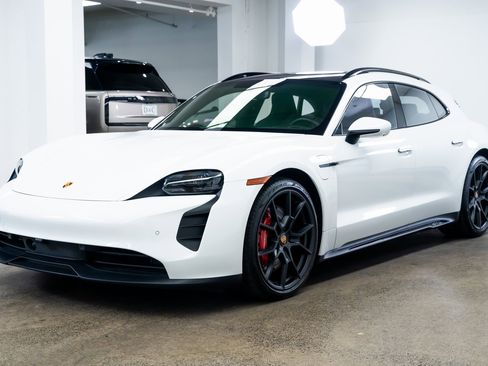 Used 2024 Porsche Taycan GTS image 3