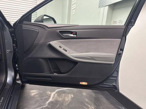 Used 2019 Toyota Avalon XSE image 10