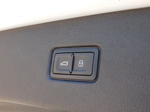 Used 2023 Audi Q7 2.0T Premium w/ Convenience Package AWD/4WD image 10